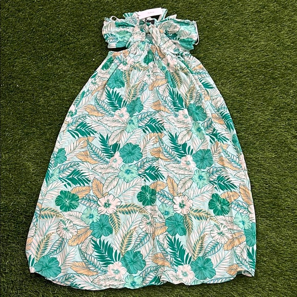 Aakaa Dresses & Skirts - Aakaa Green Floral Maxi Dress